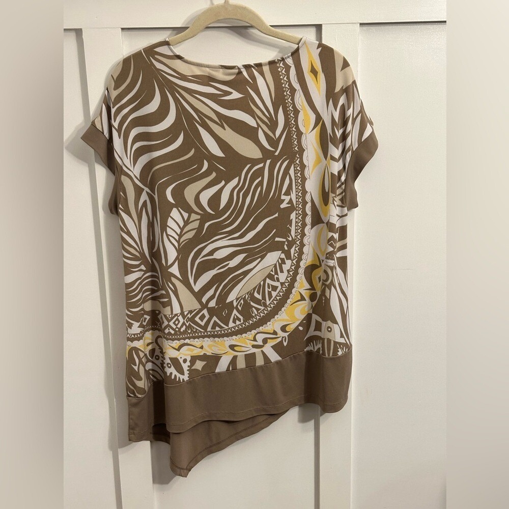 Chico's Women's Short‎ Sleeve Tropical Safari asymmetrical Top.